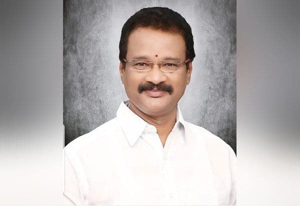 வீடுகளில் மூலிகை செடிகள் வளர்ப்பது அவசியம்: பள்ளியில் மாணவர்களுக்கு விழிப்புணர்வு
