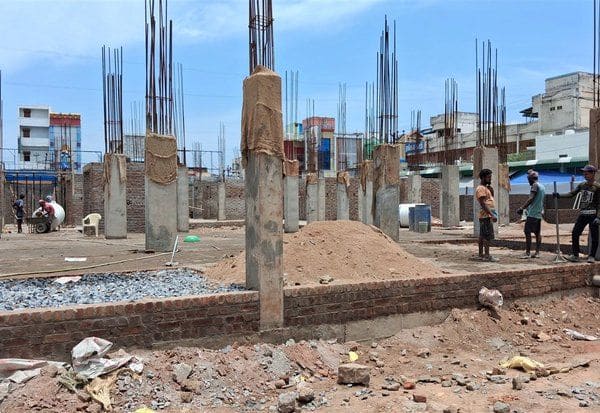 ரூ.9.9 கோடியில் புதிய வணிக வளாக கட்டடம் கட்டும் பணி தீவிரம்