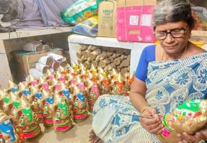  மானாமதுரையில் களிமண் விநாயகர் சிலைகள் தயாரிப்பு