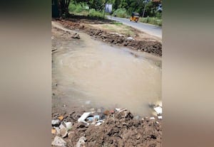  கொப்பளிக்குது குடிநீரு ரோடு முழுக்க தண்ணீரு