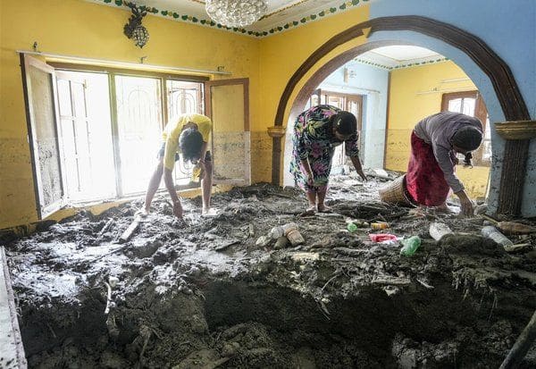  5 நாட்களாக நடக்கும் மீட்புப்பணி: மாயமான 3,000 பேர் கதி என்ன?
