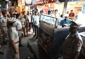 ரேஸ்கோர்ஸ் ஆக்கிரமிப்பு கடைகள்: போலீஸ் முன்பு வியாபாரிகள் அகற்றம்