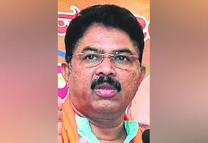 ஒப்பந்ததாரர்களிடம் கமிஷன் வாங்கும் அதிகாரிகள்: அரசுக்கு அசோக் கேள்வி
