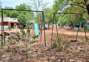  சிறுவர் பூங்காவில் விளையாட்டு உபகரணங்கள் சேதம்