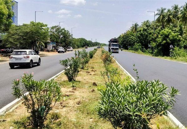  நான்கு வழிச்சாலையில் ஒளிரும் பட்டை இல்லாததால் விபத்து அபாயம் நீடிப்பு