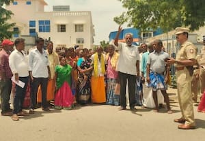  மாற்றுத் திறனாளிகள் வேலை கேட்டு ஆர்ப்பாட்டம் 