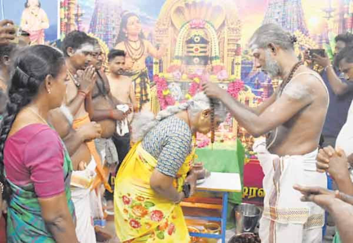 பூக்குடலை திருவிழாவுக்காக விரதம் தொடங்கிய சிவனடியார்