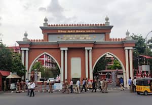 சேவல் சண்டைக்கு தடை விதிக்க டிஜிபிக்கு என்ன அதிகாரம்? சென்னை ஐகோர்ட் கேள்வி