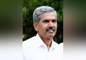 குப்பையில் இலவச காலணிகள்; தலைமை ஆசிரியர் சஸ்பெண்ட்