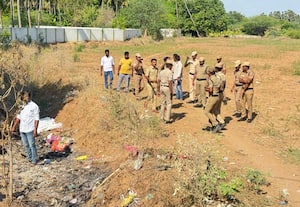 கீழடி போலீஸ் ஸ்டேஷன் அருகே வாலிபர் வெட்டி கொலை