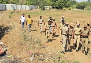  வாலிபர் வெட்டிக்கொலை
