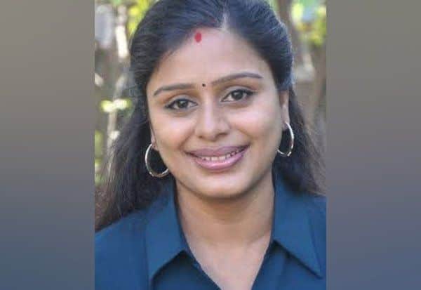 சென்னை விமான நிலையத்தில் நடிகை லதா ராவுக்கு ஏற்பட்ட அவதி: சமூக வலைதளங்களில் வைரலாகும் வீடியோ
