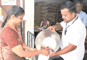 கரூர் ரேஷன் கடைகளில் வெங்காய விற்பனை துவக்கம்