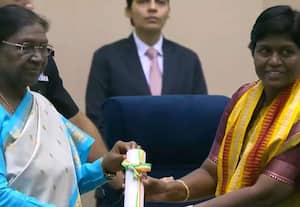 தமிழகத்தை சேர்ந்தவர்கள் இருவர்;  48 ஆசிரியர்களுக்கு தேசிய நல்லாசிரியர் விருது வழங்கி ஜனாதிபதி திரவுபதி முர்மு கவுரவிப்பு