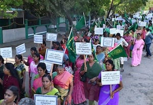  ஊரக வளர்ச்சித்துறை அலுவலர்கள் ஊர்வலம்