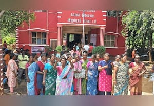  வாலிபருக்கு சரமாரி கத்தி குத்து கண்டமங்கலம் போலீஸ் ஸ்டேஷன் முற்றுகை
