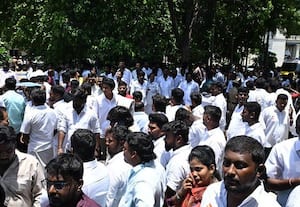 கோட்டையில் குவிந்த த.வெ.க.,வினர் கட்டுப்படுத்த திணறிய போலீஸ்