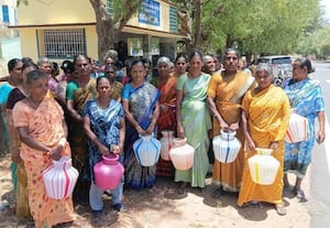  காலி குடங்களுடன் திரண்ட பெண்கள்