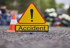 6 killed as goods lorry collides with jeep near Mumbai