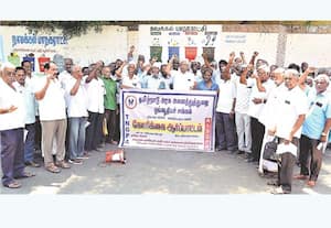 காசில்லா மருத்துவம் வழங்கக்கோரி ஓய்வூதியர் சங்கத்தினர் ஆர்ப்பாட்டம்