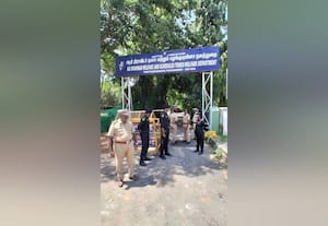 தட்டாஞ்சாவடி இடைத்தேர்தல் வேட்பு மனு தாக்கல்... முதல் நாளில் 'டல்': பிரதான கட்சிகள் கடைசி நாளில் தாக்கல் செய்ய திட்டம்
