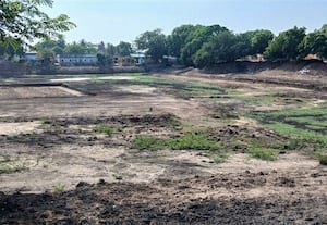 வறண்டது வாசுகி தீர்த்த குளம் நீர்வழிப்பாதை சீரமைக்கப்படுமா