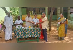  உயர் கல்வி மாணவர்களுக்கு கல்வி உதவித் தொகை வழங்கல்