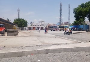  பஸ் நிலையம் மேம்படுத்தும் பணி விரைந்து முடிக்க மக்கள் கோரிக்கை