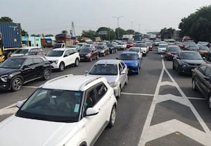 தொடர் விடுமுறை எதிரொலி டோல்கேட்டில் ‘டிராபிக் ஜாம்’