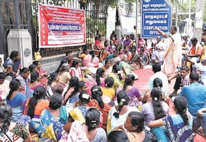 ஒப்பந்த துாய்மை பணியாளர்கள் காத்திருப்பு போராட்டம் வாபஸ்