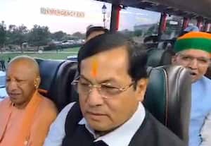 விருந்தில் பங்கேற்க பஸ்சில் பயணித்த முதல்வர்கள், மத்திய அமைச்சர்கள்