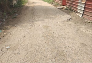  கான்கிரீட் சாலை சீரமைக்க வலியுறுத்தல்