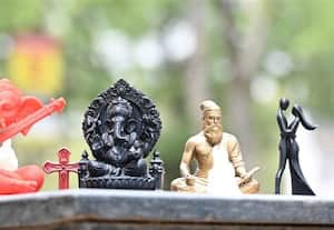 சுற்றுச்சூழலை காப்பவர் இந்த வக்கீல் விநாயகர்!