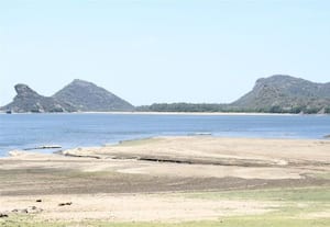 காலி குடங்களுடன் அலைமோதும் மக்கள்... தண்ணீர்... தண்ணீர்!:குடிநீர் தட்டுப்பாட்டுக்கு தீர்வு எப்போது?