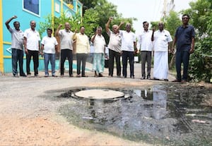 கழிவுநீர் வழிந்தோடுவதை கண்டித்து ஆர்ப்பாட்டம்