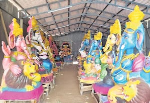 வழக்கமான இடங்களுக்கு மட்டும் அனுமதி தயாரிக்கப்பட்ட விநாயகர் சிலைகள் தேக்கம்