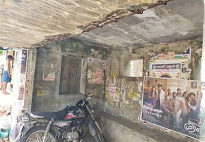  ஆபத்து நிழற்குடை அகற்றப்படுமா