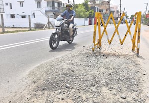 குழாய் பராமரிப்பு பகுதியில் சாலை அமைக்க எதிர்பார்ப்பு