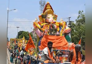  விமர்சையாக நடந்த விநாயகர் சதுர்த்தி ஊர்வலம் தேனி, கம்பம், போடியில்  திரளாக பொதுமக்கள் பங்கேற்பு