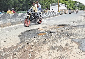 பருவ மழைக்கு முன்பே சாலை பணிகள் முடிக்கப்படுமா?