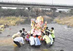 வாங்கல் காவிரியாற்றில்  விநாயகர் சிலைகள் விசர்ஜனம்