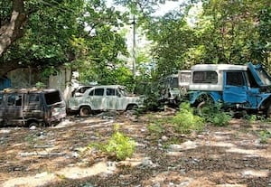  கொசு உற்பத்திக்கு காரணமாகும் பழைய வாகனங்கள்; கலெக்டர் வளாகத்திலேயே குவிந்து கிடக்கும் அவலம்