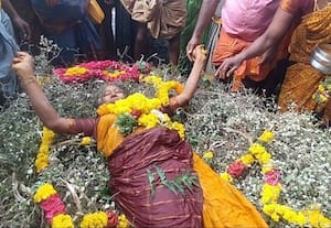  இலந்தை முள்வேலியில் படுத்து பெண் பக்தர் அருள்வாக்கு