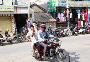  தலைமையாசிரியரை சரமாரியாக தாக்கிய பிளஸ் 2 மாணவர்கள் திருப்பூர் மாநகராட்சி பள்ளியில் பரபரப்பு