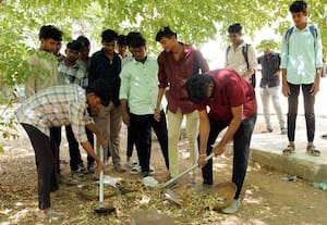 கே.ஆர். குழும நிறுவனர் பிறந்த தின விழா