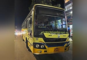  'ஸ்பேர்' டயர் இல்லாததால் ரோட்டில் நின்ற அரசு பஸ்