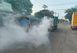 டெங்கு கொசுப்புழு ஒழிப்பு பணி 25 தொழிற்சாலைகளுக்கு அபராதம்மறைமலை நகர், செப். 19--மறைமலை நகர் நகராட்சி பகுதியில், டெங்கு காய்ச்சலை பரப்பும் 'ஏடிஸ்' கொசுப்புழு வளர்ந்திருந்த 25 தொழிற்