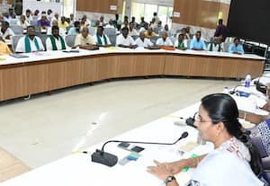  மண் கடத்தலுக்கு துணை போனால் நடவடிக்கை அதிகாரிகளுக்கு கலெக்டர் எச்சரிக்கை