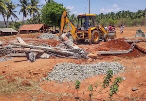  கோயில் நிலம் ஆக்கிரமிப்பு அகற்றம்
