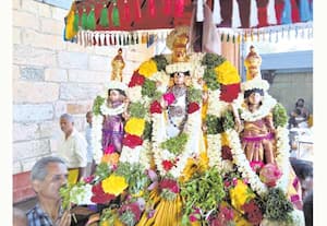 புரட்டாசி மாதம் பிறப்பு பெருமாள் கோவிலில் குவிந்த பக்தர்கள்